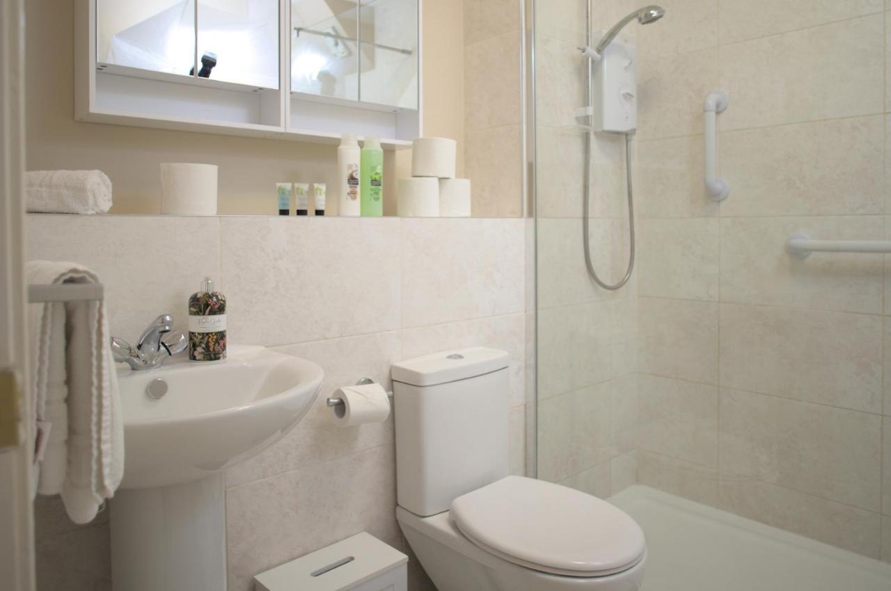 Modern 2-Bed Haven, Free Parking Apartment Единбург Екстериор снимка